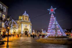 Natal | Barcelos acende a iluminação de Natal com a chegada do Pop Galo de Joana Vasconcelos