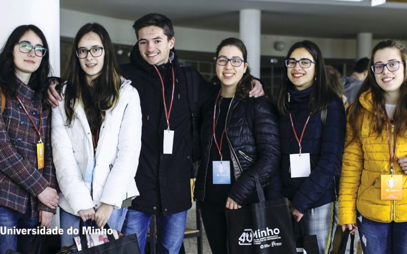 Ensino | Melhores estudantes das secundárias da região Norte trabalham com professores e cientistas da UMinho