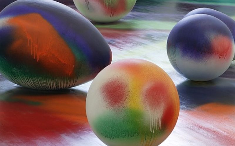 Ver | ‘Atoms Outside Eggs’, cor e humor presentes em experiência psicadélica de Katharina Grosse