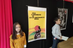 Ensino | 3BC da ‘Luís de Camões’ realiza reportagem de visita guiada à exposição ‘Cartazes de Abril’