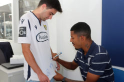 Futebol | Sessão de autógrafos mantém chama famalicense