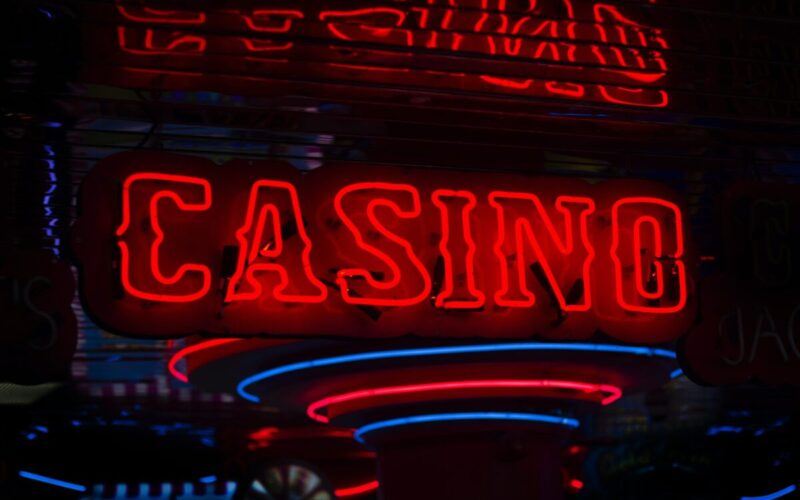 Casinos online apostam em simular ambientes físicos