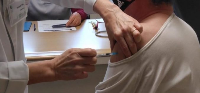 Saúde | Começa a vacinação anticovid de 900 mil idosos e doentes de risco