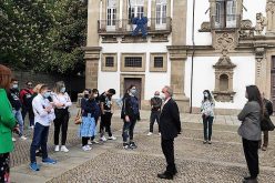 Laço Azul em Guimarães lembra Prevenção dos Maus Tratos na Infância