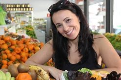 Andrea Bracelis explica como encontrar a felicidade pelos alimentos