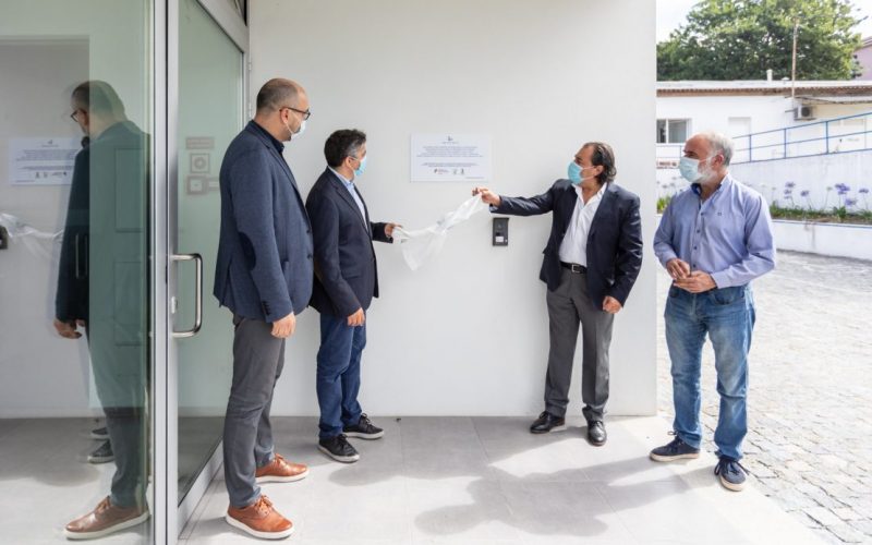Ginásio de Santo Tirso com balneários para deficientes e coberturas nos courts de ténis
