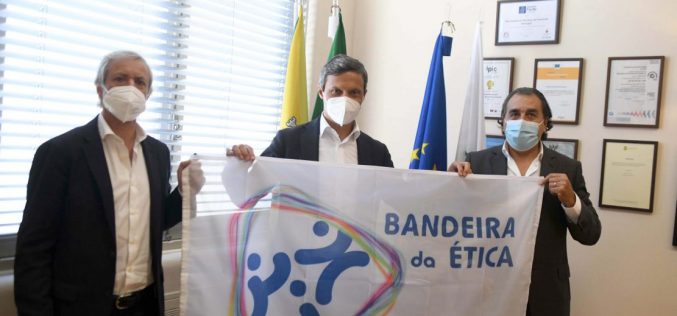 Famalicão recebe Bandeira da Ética pela atuação na área do Desporto
