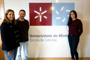 Universidade do Minho - tecnologia - ciência - serigrafia - painéis fotovoltaicos - ambiente - Bruna Gonçalves, Gabriela Botelho, Senentxu Lanceros-Méndez - UMinho