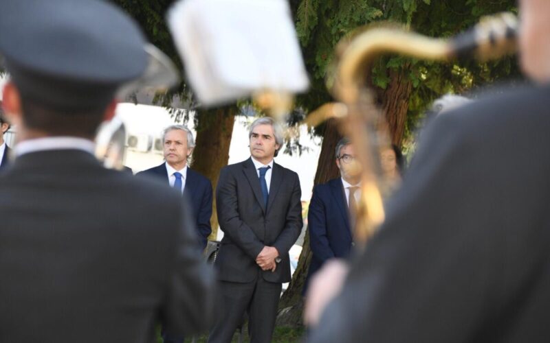 Poder local de Famalicão celebra 25 de Abril unido nas críticas ao modelo de descentralização