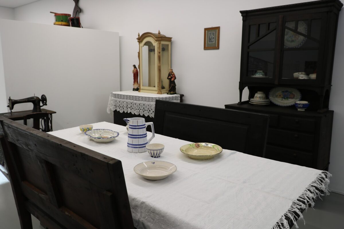 museu do linho e do mundo rural - uma sala de jantar portuguesa