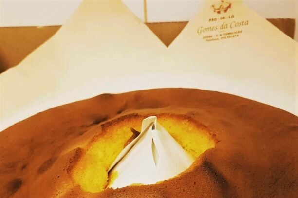 pão-de-ló - pão de ló - pão leve - pão de bate - gastronomia - doçaria - portugueses - natal - páscoa - festas - romarias - mesa - massa - ovos - açúcar - doce - festa - festas - romarias - festividade natalícia - beneditinos - minho - queijo da serra - doce - minho - beira alta - história - gastronomia -