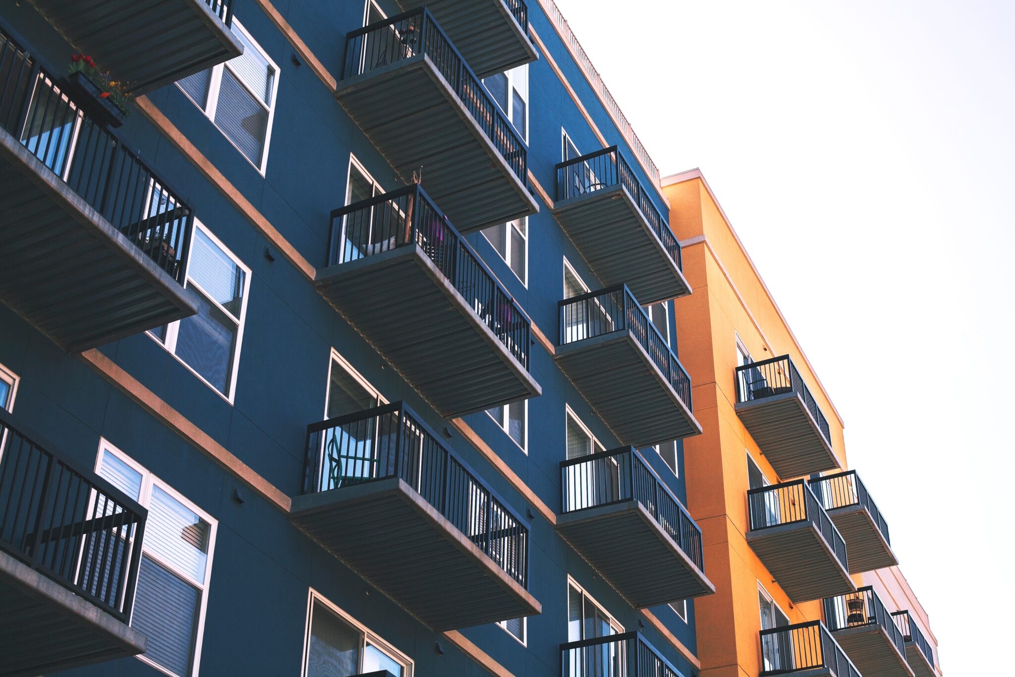 serviço - serviço comunitário - serviços - residente - residentes - morador - moradores - apoio social - habitação colaborativa - pessoas - alojamento - residência - residências - apartamento - apartamentos - bloco de apartamentos - espaço residencial - espaços residenciais - resposta social - solidariedade social - comunidade -imobiliário - habitação comunitária - resposta social - solidariedade - governo - habitação -