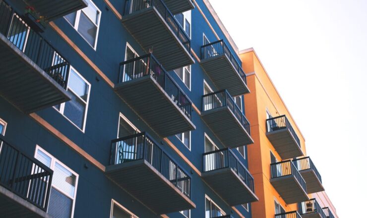 serviço - serviço comunitário - serviços - residente - residentes - morador - moradores - apoio social - habitação colaborativa - pessoas - alojamento - residência - residências - apartamento - apartamentos - bloco de apartamentos - espaço residencial - espaços residenciais - resposta social - solidariedade social - comunidade -imobiliário - habitação comunitária - resposta social - solidariedade - governo - habitação -